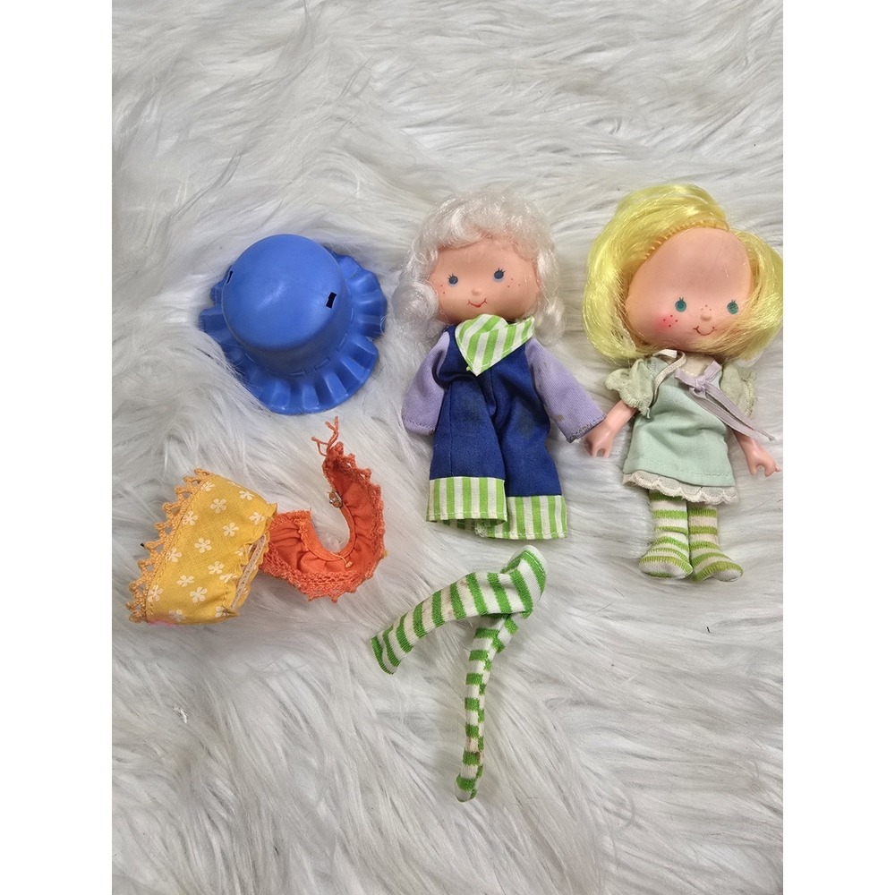 Vintage Strawberry Shortcake 2 Dolls And Extras Sold As Is - Everything In Pics
